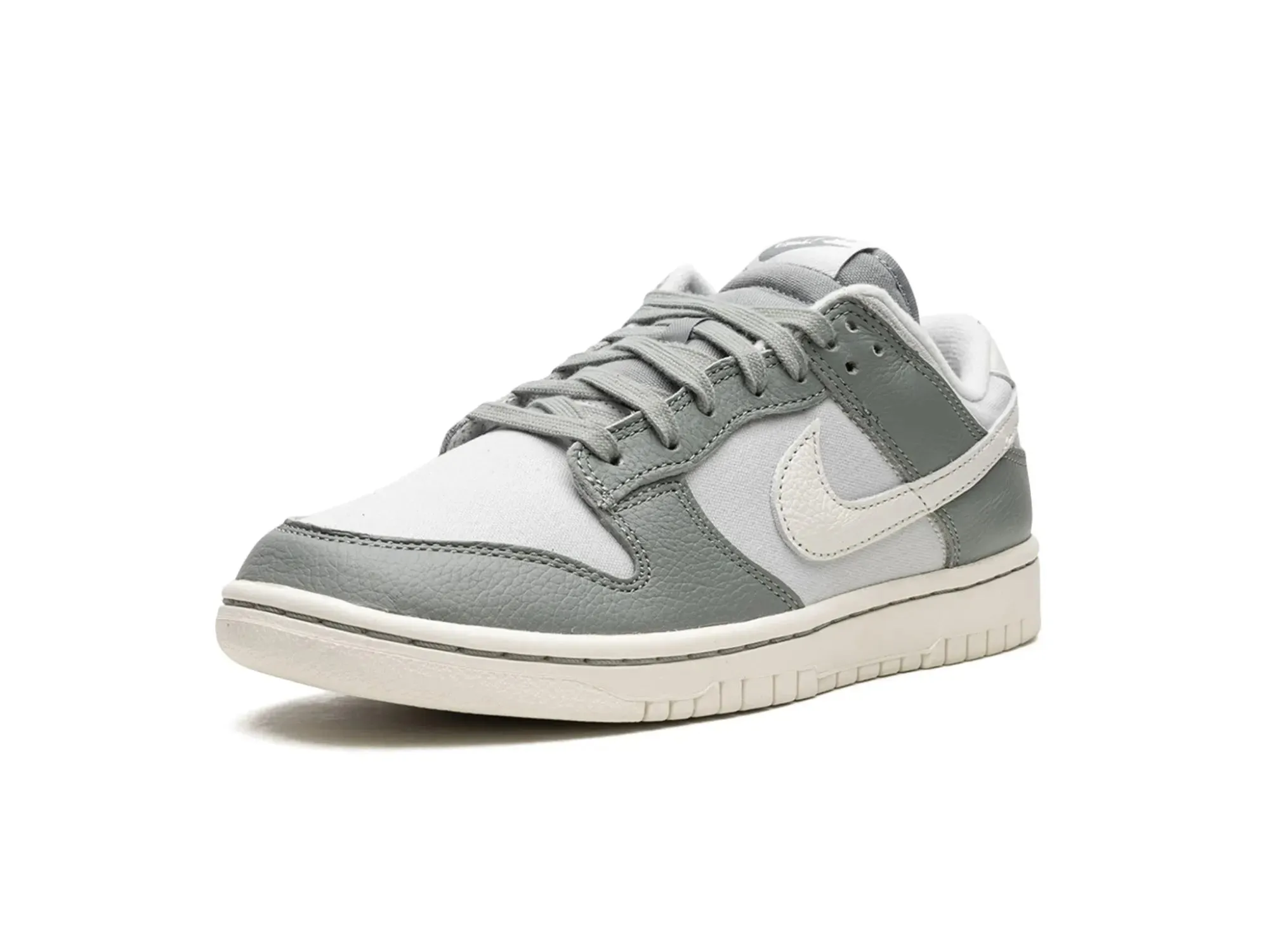 Nike Dunk Low "Mica Green"